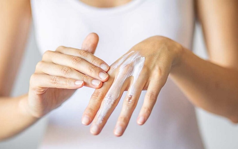 سوختگی با لیزر را چگونه درمان کنیم؟ راهنمای جامع درمان و پیشگیری 4 مراقبت های عمومی پس از سوختگی با لیزر