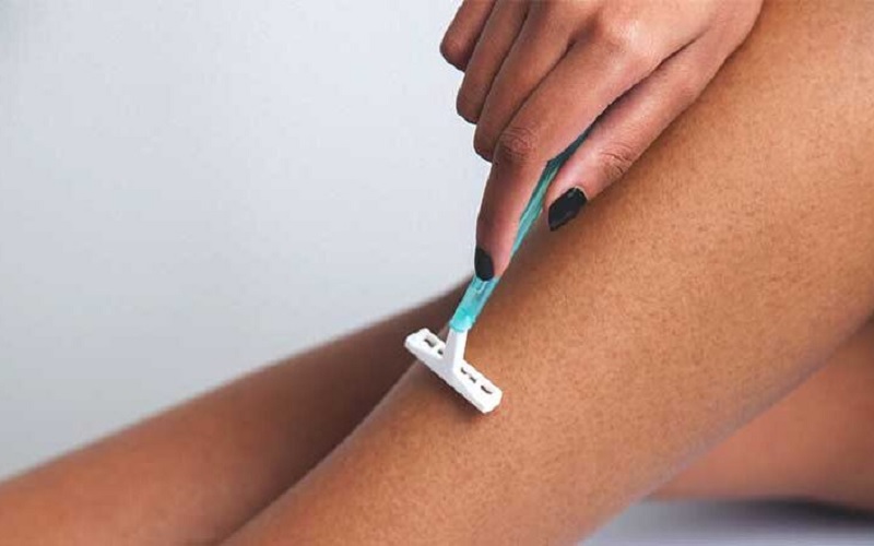 7 تا از روش های حذف موهای زائد: مزایا، معایب و انتخاب مناسب برای شما 4 شِیو کردن