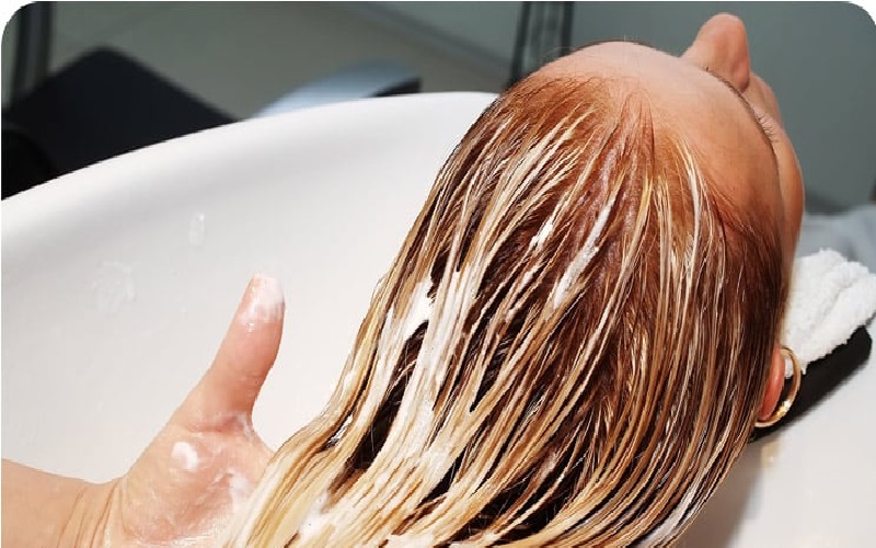 پروتئین مو برزیلی چیست؟ هر آنچه باید درباره این روش محبوب احیای مو بدانید 1 پرتئین مو برزیلی