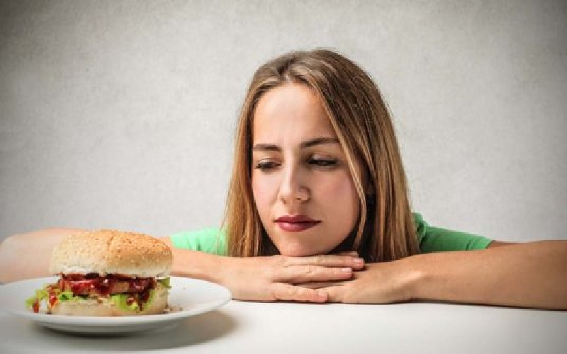 رژیم کانادایی 15 روزه چیست؟ | بررسی کامل برنامه، فواید، عوارض و نکات طلایی 3 احساس گرسنگی مداوم