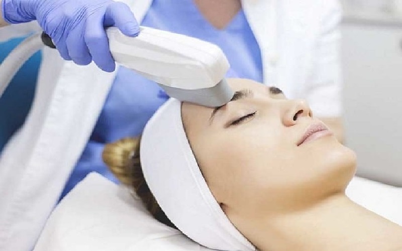 تأثیر دستگاه آی پی ال (IPL) روی پوست: بررسی کامل مزایا و عوارض 3 مراقبتهای قبل و بعد از درمان با IPL