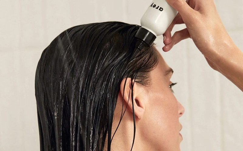 ویتامینه کردن مو در خانه با چند روش ساده و کاربردی 1 استفاده از روغنهای طبیعی