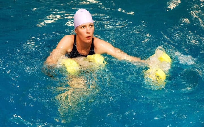 خواص آب درمانی برای لاغری: چطور آب میتواند به کاهش وزن کمک کند؟ 1 اب درمانی چیست