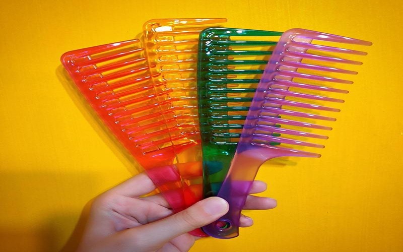 دستگاه های لازم برای کراتینه مو: تجهیزات ضروری برای صاف و درخشان کردن موها 6 شانه دندانه درشت