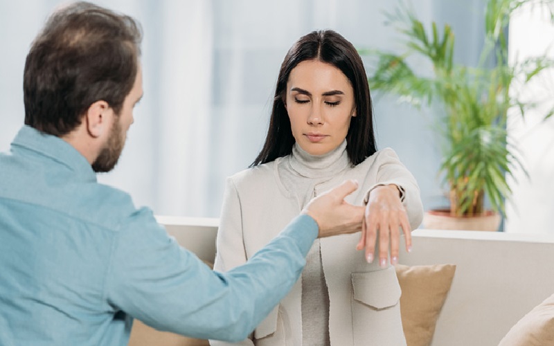 هیپنوتراپی لاغری چیست و چگونه باعث کاهش وزن میشود؟ 1 هیپنوتراپی لاغری چیست