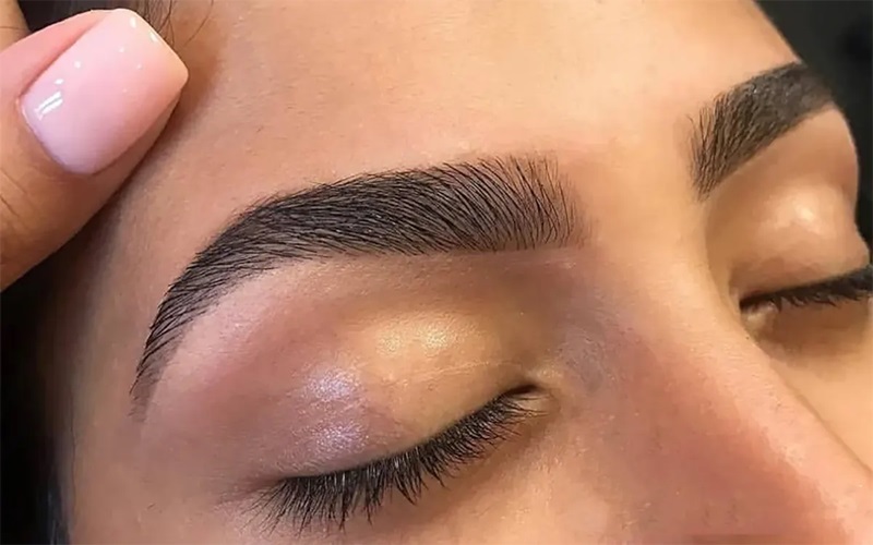 کاشت ابرو بدون جراحی چیست و چگونه انجام میشود؟ 3 مراحل انجام کاشت ابرو بدون جراحی