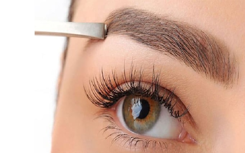 کاشت ابرو بدون جراحی چیست و چگونه انجام میشود؟ 2 مراحل انجام کاشت ابرو بدون جراحی