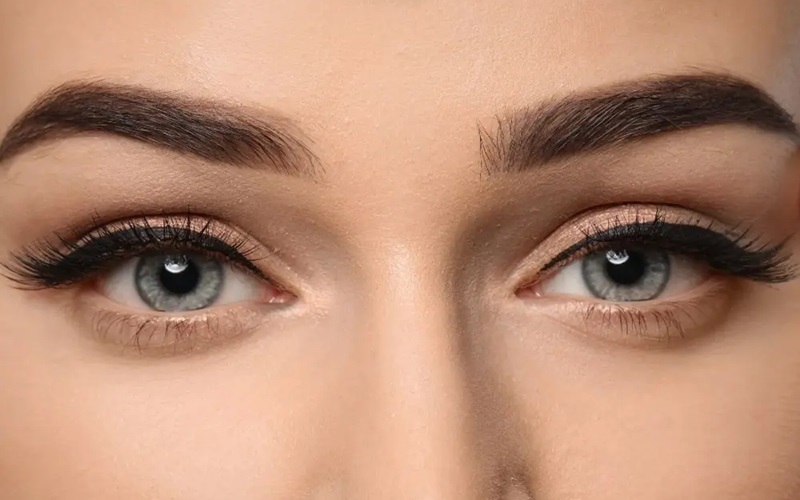 کاشت ابرو چگونه انجام میشود؟ - مراحل کاشت ابرو با جزییات 1 تت 6