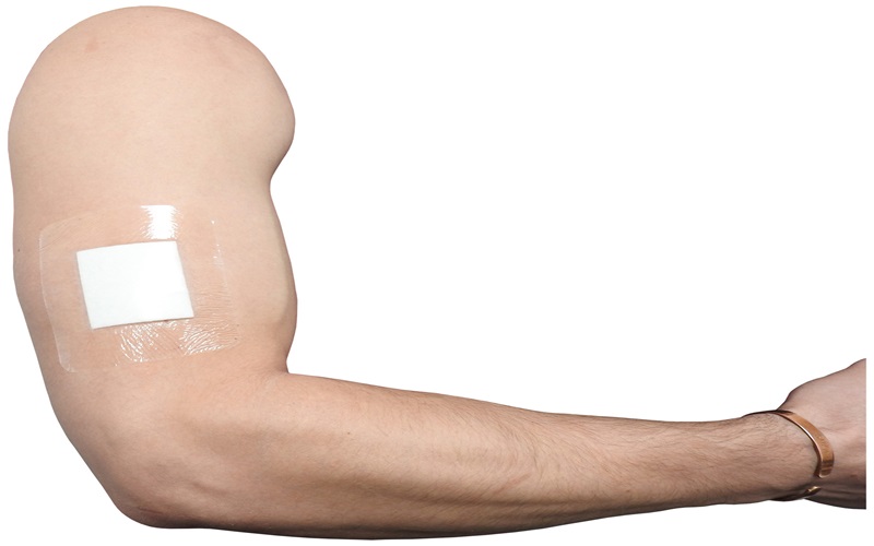 انواع پانسمان زخم بستر: اطلاعات ضروری برای بیماران و مراقبین 3 پانسمان فیلم شفاف (Transparent Film Dressing)