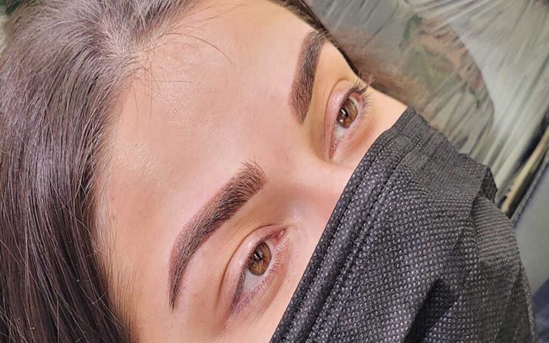 کاشت ابرو روی تاتو و مزایا و معایب آن | راهنمای کامل 1 کاشت ابرو روی تاتو چیست؟