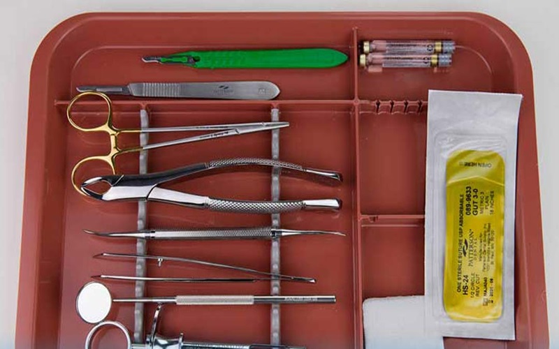 روش کشیدن بخیه در منزل 2 تجهیزات ضروری برای کشیدن بخیه در منزل