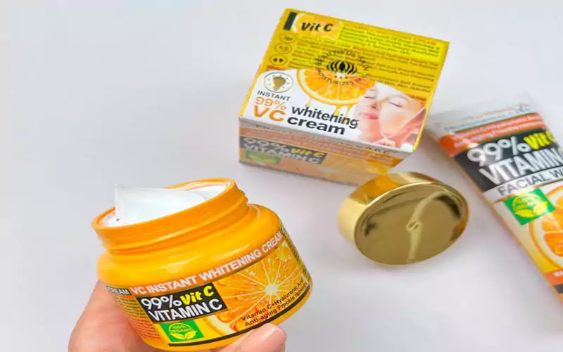 چرا استفاده از کرم های جوانسازی پوست ضروری است؟ 3 کرم روشنکننده و ضدلک ویتامین C