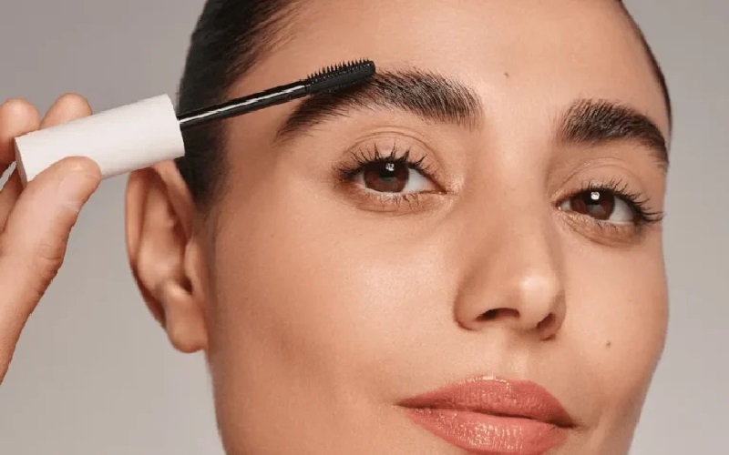 رنگ کردن ابرو بعد از کاشت طبیعی امکان پذیر است؟ 1 رنگ کردن ابرو بعد از کاشت