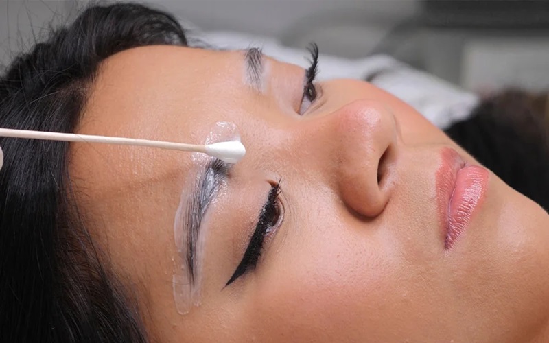 علت عفونت بعد از کاشت ابرو: نکاتی که باید بدانید 1 عفونت بعد از کاشت ابرو چیست؟