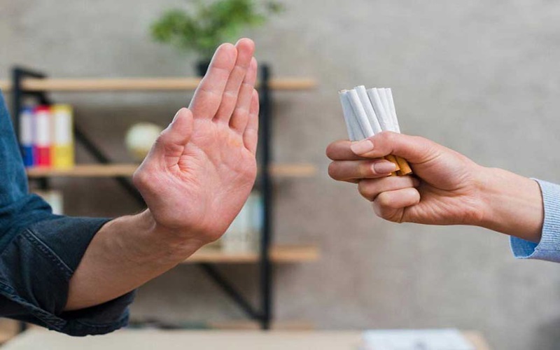 مصرف سیگار و قلیان بعد از کاشت مو: نکات مهم و راهنمای مراقبتی 1 چرا مصرف سیگار و قلیان بعد از کاشت مو مشکلساز است