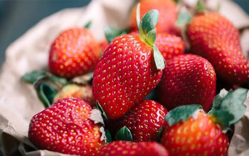 میوه های لاغر کننده؛ راز کاهش وزن سالم و طبیعی 3 .توت فرنگی