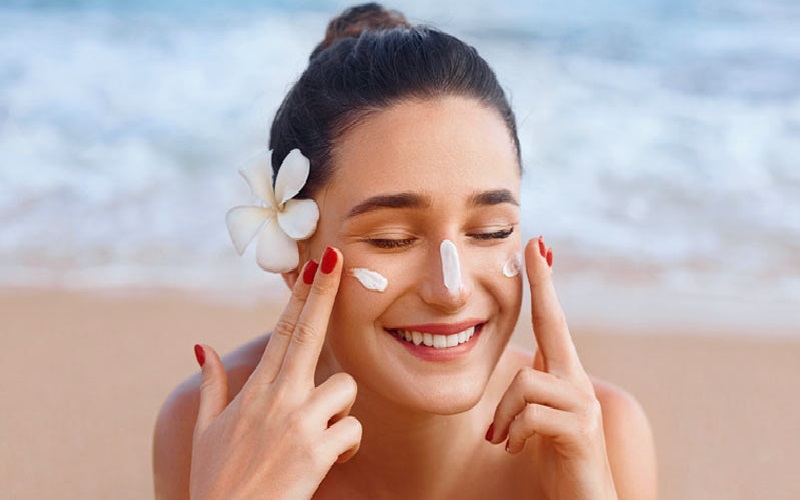 7 مدل بهترین ضد آفتاب برای پوست چرب با منافذ باز 2 ضد آفتاب میکروپودری