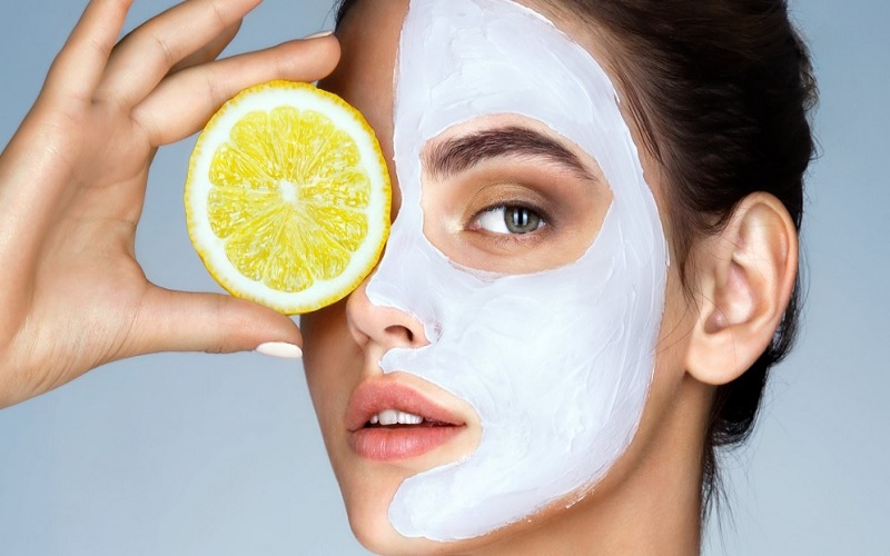 معرفی 20 درمان گیاهی موثر برای محو اسکارهای پوستی و جای زخم 1 آب لیمو: روشنکننده طبیعی جای زخم