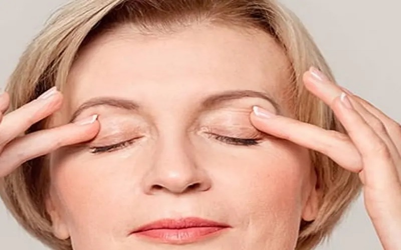 خطرات و عوارض عمل بلفاروپلاستی چیست؟ 2 عوارض جدیتر و نادر بلفاروپلاستی