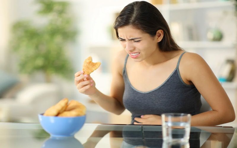 تغییرات رژیم غذایی برای کنترل ریفلاکس اسید معده 2 مواد غذایی که باعث تشدید ریفلاکس میشوند