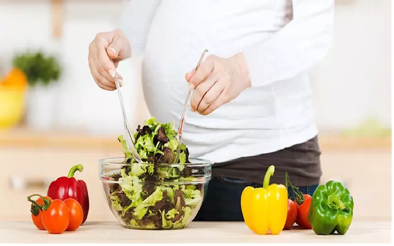 غذاهای تند در بارداری: آیا مصرف آنها ایمن است؟ 2 فواید احتمالی غذاهای تند در دوران بارداری