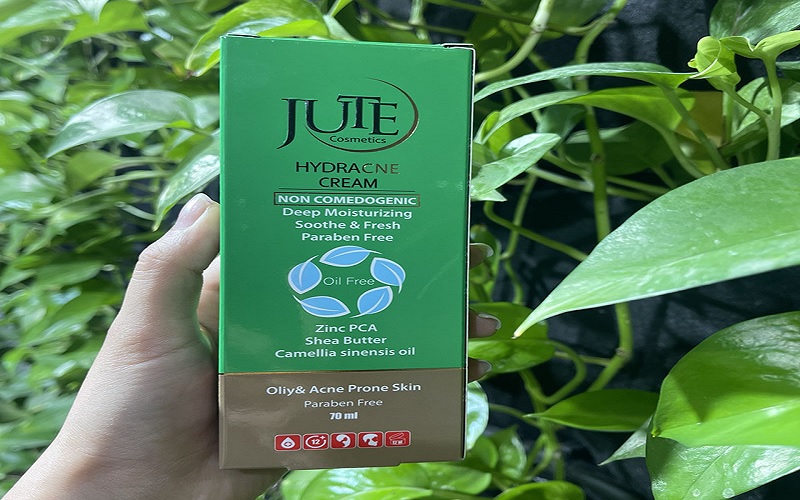 معرفی بهترین آبرسان های ضد لک: راهنمای جامع پیشگیری و درمان لک صورت 4 کرم آبرسان ژوت مناسب پوست های چرب و مستعد آکنه