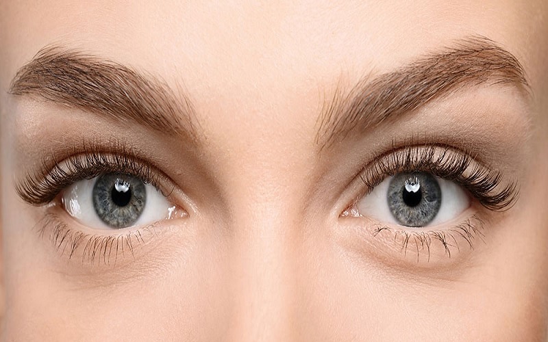 روشهای برداشتن پف بالای چشم بدون جراحی: راهنمای کامل از بین بردن پف پلک بدون عمل 1 پف بالای چشم چیست و چرا ایجاد میشود؟ (علل و تاثیرات)