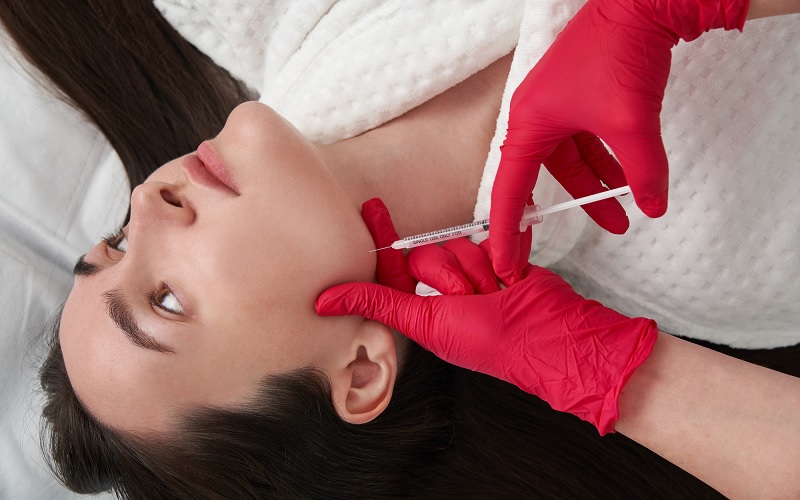 برای فرم دهی تزریق ژل یا چربی برای صورت بهتر است ؟ 1 تزریق چربی به صورت: هر آنچه باید بدانید