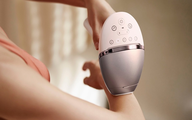 از بین بردن موهای زائد در یک روز با 6 راهکار ساده 5 استفاده از دستگاه لیزر خانگی: راهکاری نوین و کمدرد برای کاهش موهای زائد