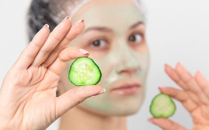 معرفی 20 درمان گیاهی موثر برای محو اسکارهای پوستی و جای زخم 9 ژل خیار: خنککننده و مرطوبکننده طبیعی پوست